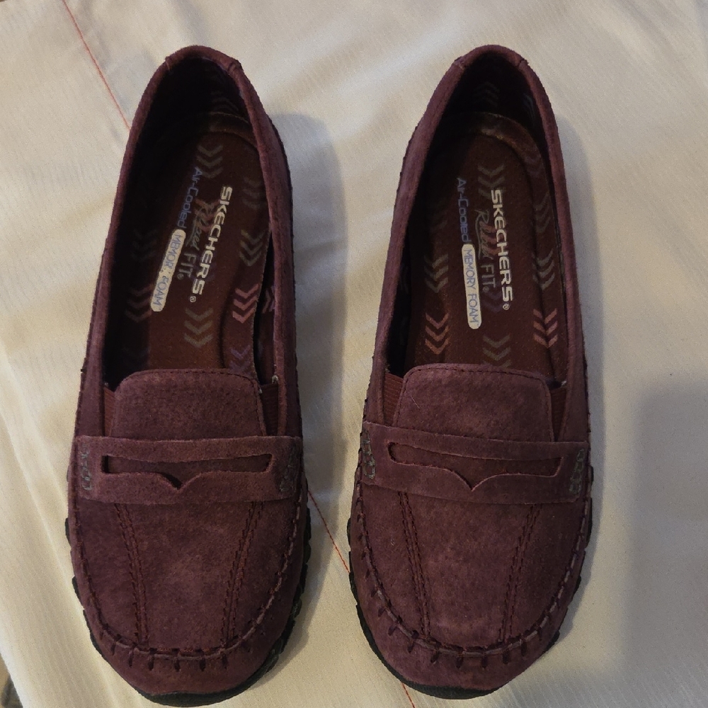 Skechers Women's Deep Burgundy Loafers, Sz 8 W.